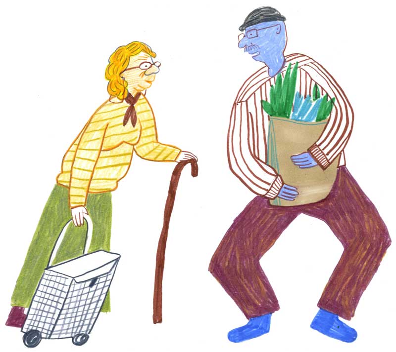Bild: Ein Mann hilft einer älteren Frau beim Einkäufe tragen.